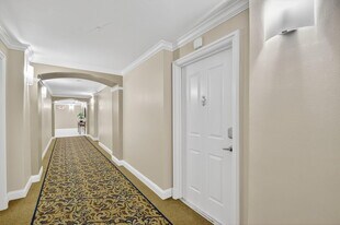 600 S Dixie Hwy in West Palm Beach, FL - Building Photo
