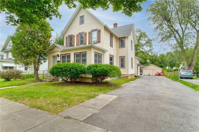 4232 Lake Ave, Unit Lower