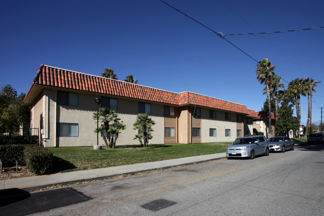 747 Chestnut Ave in Beaumont, CA - Building Photo