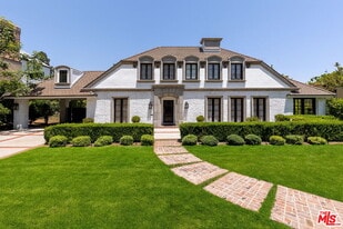 908 N Rexford Dr in Beverly Hills, CA - Building Photo