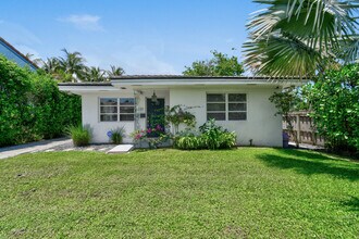 321 E Lakewood Rd in West Palm Beach, FL - Building Photo - Building Photo