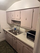 105 Forest Ave, Unit Apt B in Charleston, WV - Building Photo - Building Photo