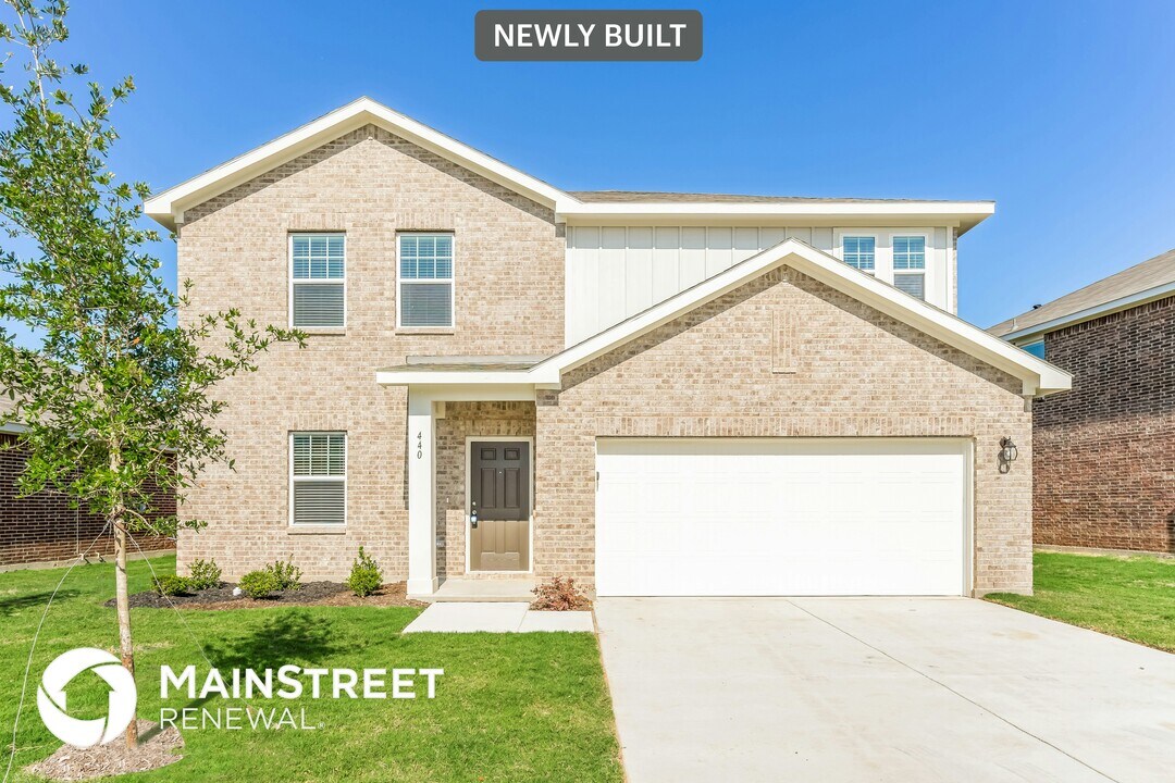 440 Canoe Way in Crowley, TX - Building Photo