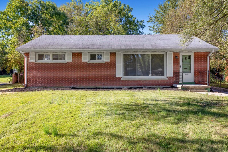 2057 Heather Way in Lexington, KY - Building Photo