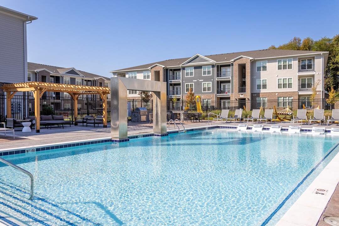 Arbour Place Apartments in Jeffersonville, IN - Foto de edificio