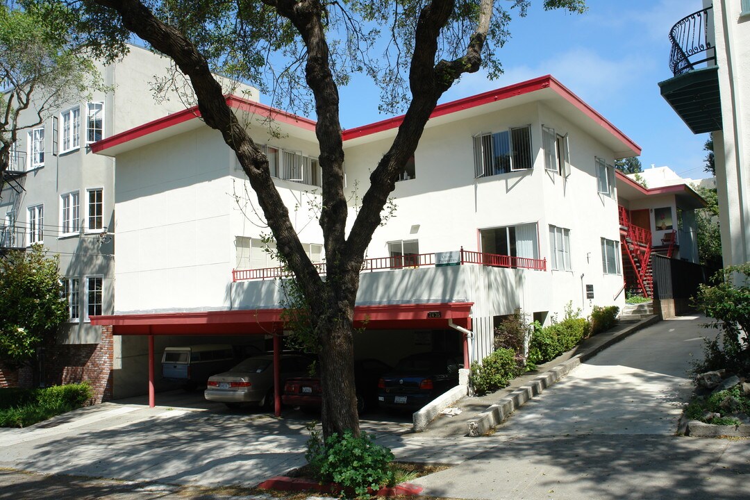 2435 Hilgard Ave in Berkeley, CA - Foto de edificio