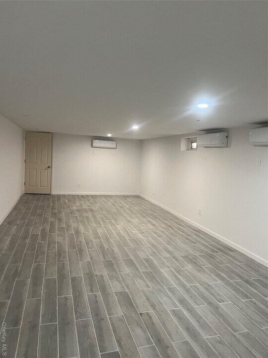 59-33 48th Ave in Queens, NY - Building Photo