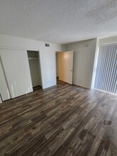 Whispering Willows Apartments in Phoenix, AZ - Building Photo - Building Photo