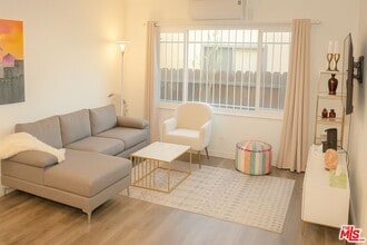 11670 Sunset Blvd in Los Angeles, CA - Building Photo - Building Photo