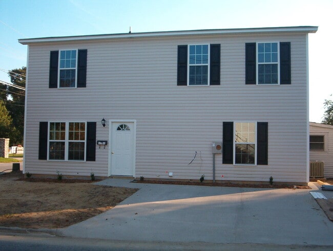 property at 1101 Peartree Rd