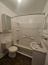 281 Laurel Avenue - Pacific Grove in Hayward, CA - Foto de edificio - Building Photo