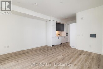 741-741 King St W in Kitchener, ON - Building Photo - Building Photo