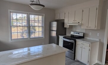 203 Water Oak Dr in Goose Creek, SC - Building Photo - Building Photo