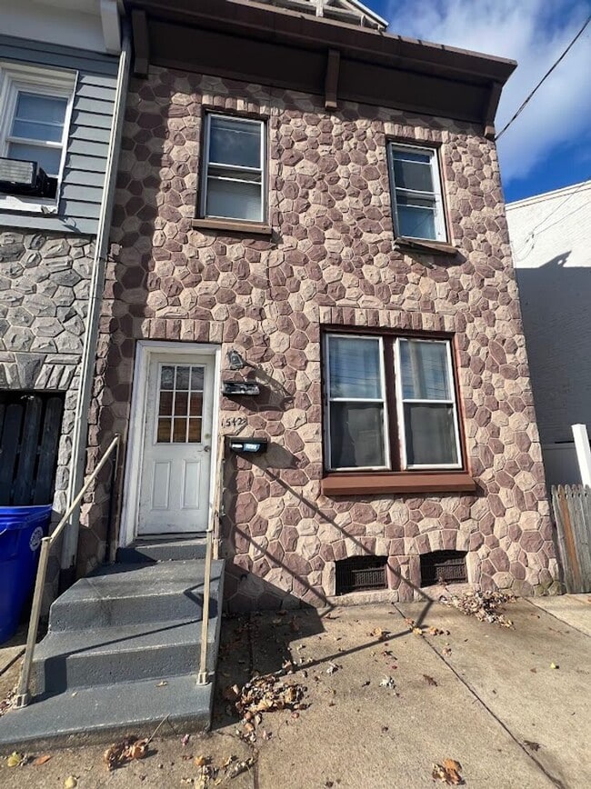 property at 1524 Centre Ave