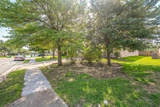 18509 Sandy Bottom Dr in Pflugerville, TX - Foto de edificio - Building Photo