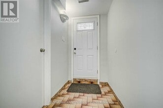 77 Plunkett Rd in Toronto, ON - Building Photo - Building Photo