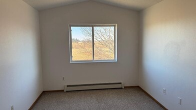 525 Lilac Ln, Unit 525 Lilac Ln in Postville, IA - Building Photo - Building Photo