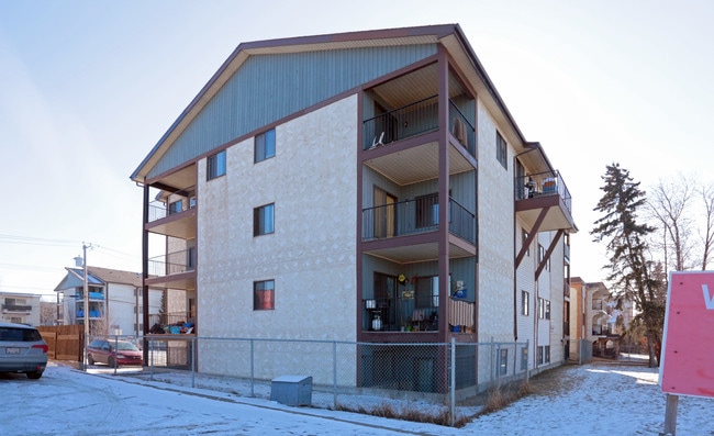 Eastwood Heights in Edmonton, AB - Building Photo - Primary Photo