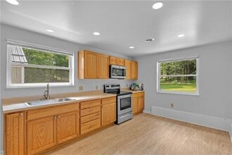 492 Center Grange Rd in Monaca, PA - Building Photo - Building Photo