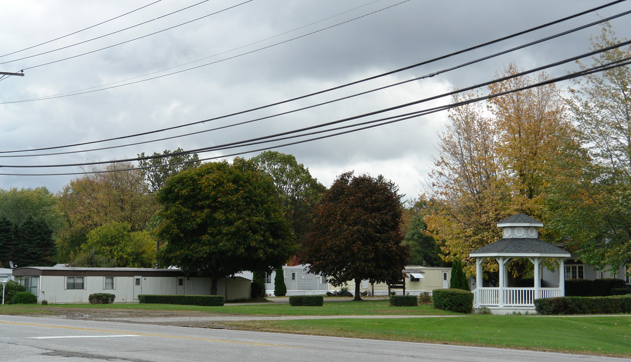 5241 W Lake Rd in Erie, PA - Foto de edificio