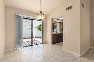 3317 E Siesta Ln in Phoenix, AZ - Building Photo - Building Photo