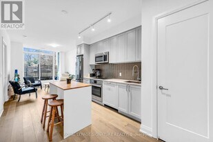 293 The Kingsway in Toronto, ON - Building Photo