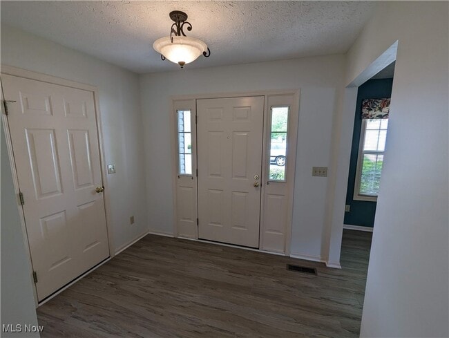 1417 Hollow Wood Ln in Avon, OH - Building Photo - Building Photo