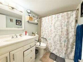 124 NE 19th Ct, Unit 201B in Wilton Manors, FL - Building Photo - Building Photo