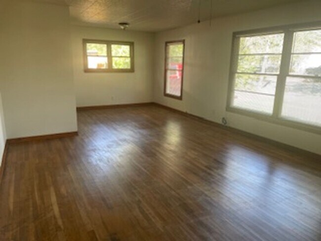 1270 W Pecan St in Stephenville, TX - Building Photo - Building Photo