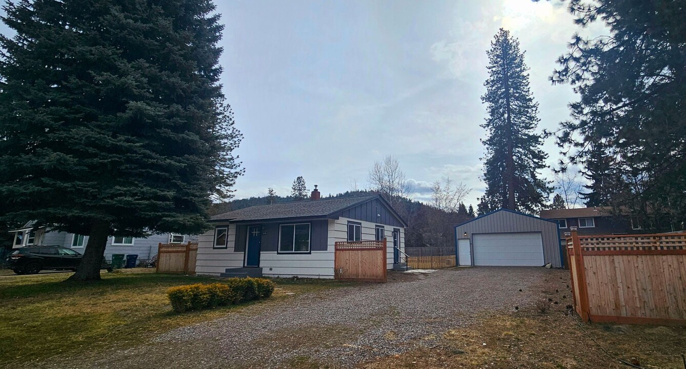 1518 E Satre Ave in Coeur d'Alene, ID - Foto de edificio
