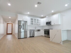 5346 Lexington Ave in Los Angeles, CA - Building Photo - Building Photo