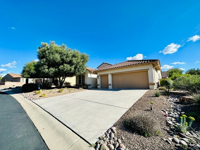2202 E Eager Dr in Green Valley, AZ - Building Photo