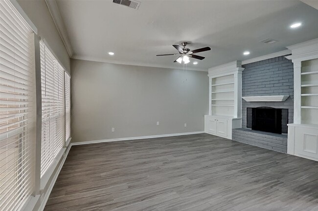 2127 Jamara Ln in Houston, TX - Foto de edificio - Building Photo