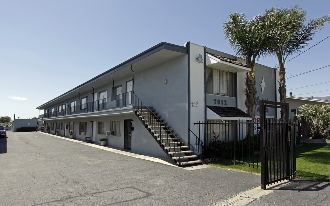 Victoria Arms in Highland, CA - Building Photo