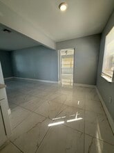 614 N E St, Unit #2 in Lake Worth Beach, FL - Building Photo - Building Photo