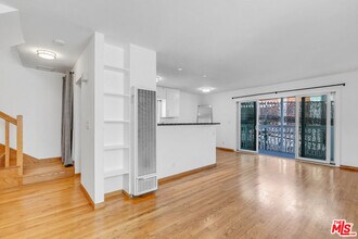 746 N Dillon St in Los Angeles, CA - Building Photo - Building Photo