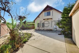 809 N Hobson Ave in West Sacramento, CA - Building Photo