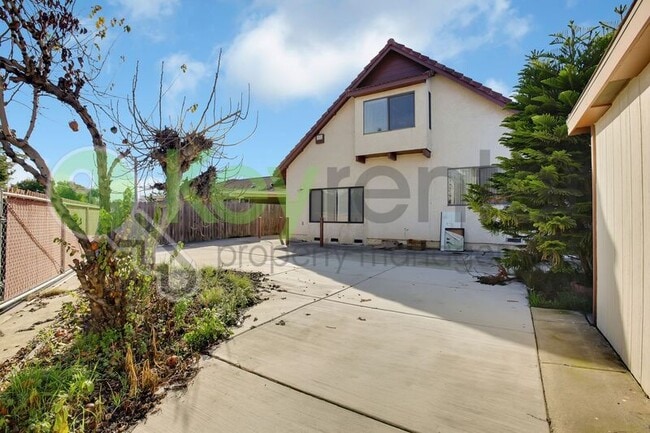 property at 809 N Hobson Ave