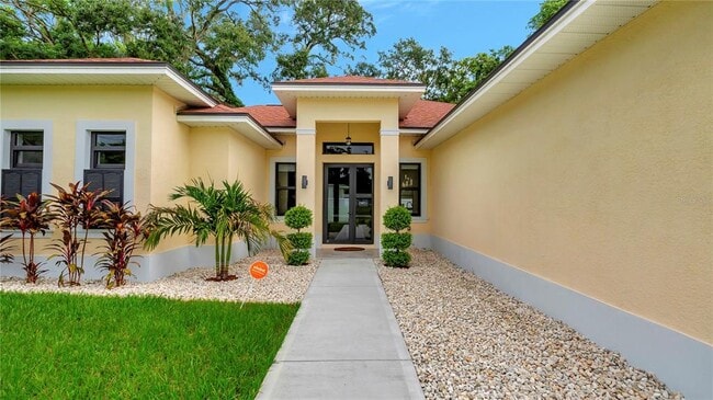 306 E Clay Ave in Brandon, FL - Building Photo - Building Photo