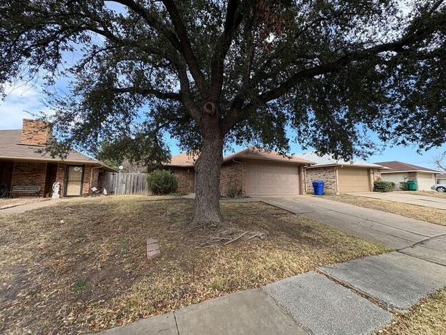 2025 Lorient Dr in Carrollton, TX - Building Photo - Building Photo