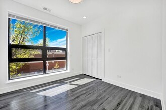 4350 W Lawrence Ave in Chicago, IL - Foto de edificio - Building Photo