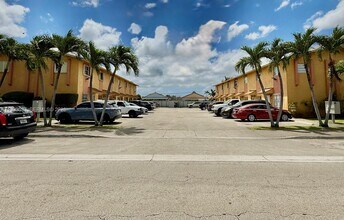 1460 W 41st St in Hialeah, FL - Building Photo - Building Photo