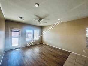 10232 N Crooked Peak Trail in Marana, AZ - Building Photo - Building Photo