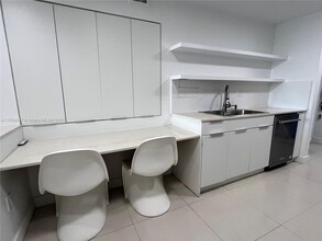 600 Grapetree Dr, Unit 3GN in Key Biscayne, FL - Foto de edificio - Building Photo