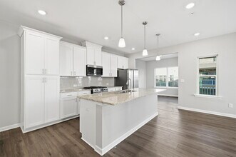 318 Commons Ave in Woodstock, GA - Building Photo - Building Photo