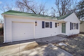 2412 SW Mission Ave in Topeka, KS - Building Photo - Building Photo