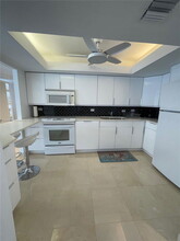 20515 E Country Club Dr in Miami, FL - Building Photo - Building Photo