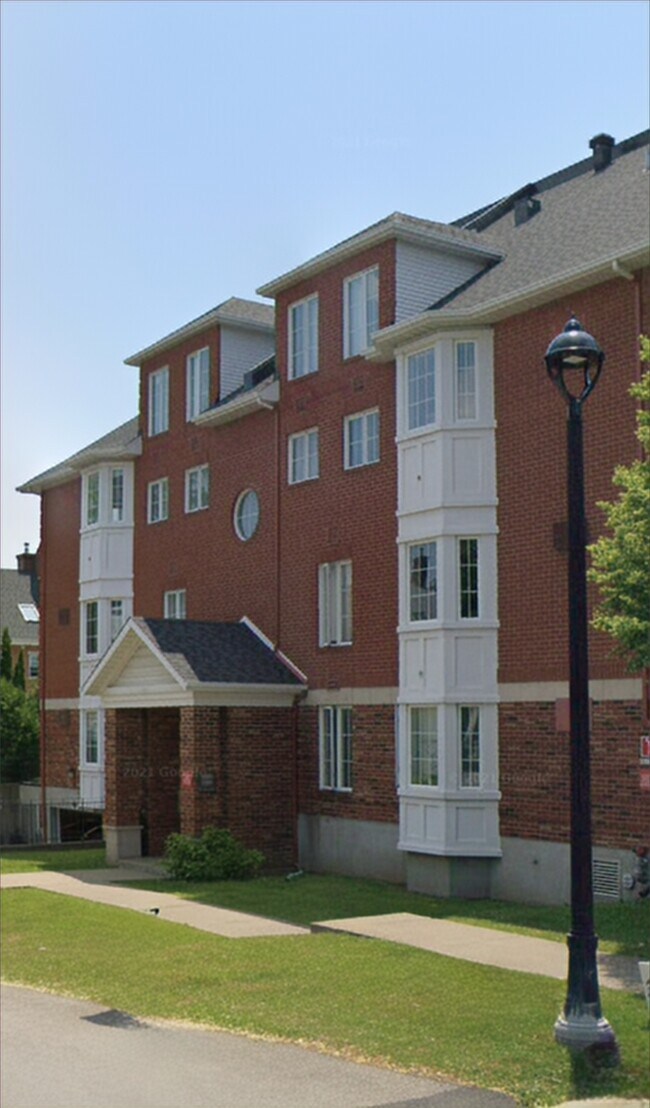 2359 CharlesDarwin Rue Apartments and Nearby St. Laurent Apartments