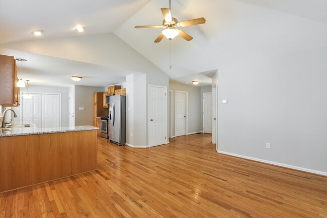 305 Occidental Dr in Holly Springs, NC - Foto de edificio - Building Photo