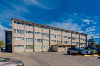 Hillsboro Place in Calgary, AB - Building Photo - Building Photo